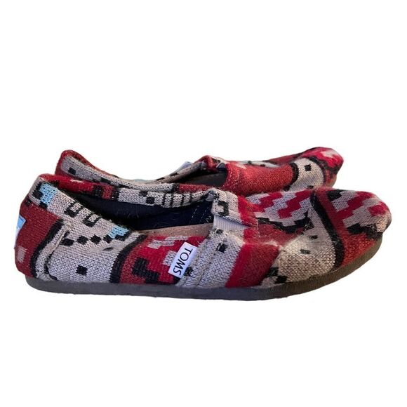 TOMS Aztec print red, black, white and blue flats women’s size 6 - Picture 3 of 7